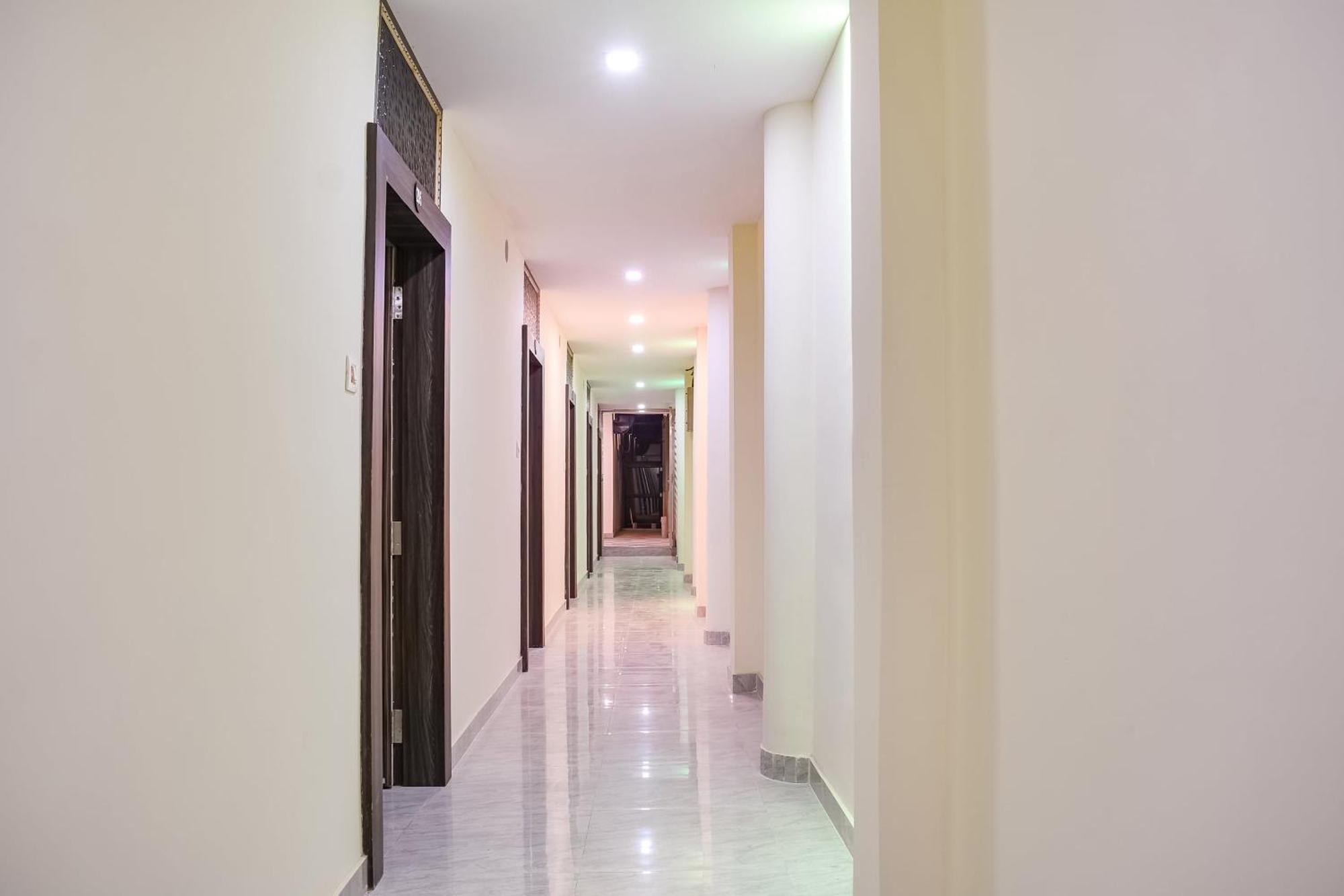Hotel O S&H Residency Khandagiri Kültér fotó