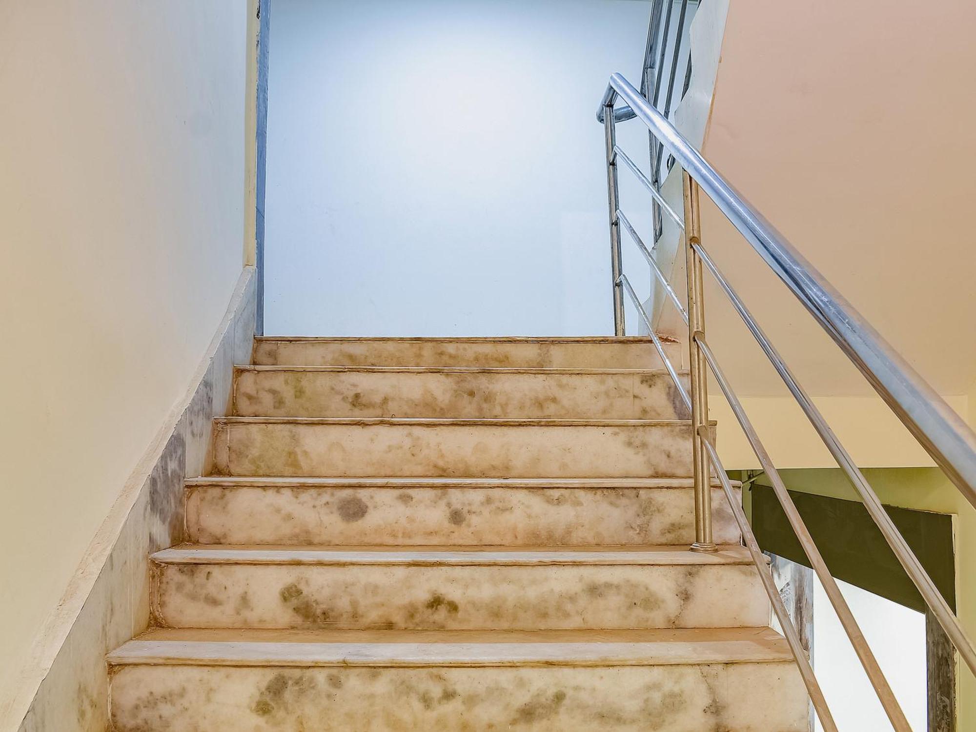 Hotel O S&H Residency Khandagiri Kültér fotó